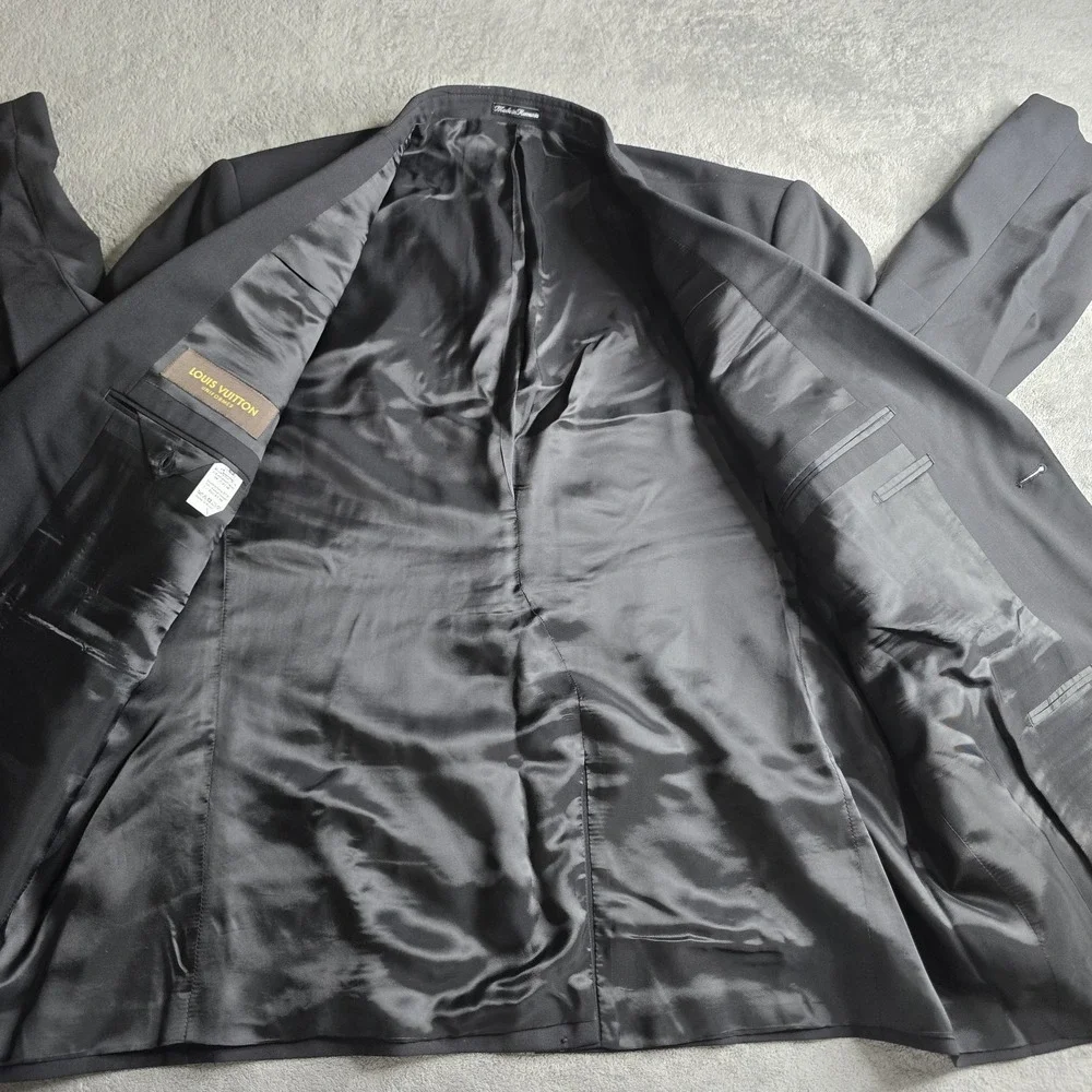 Louis Vuitton Uniformes Blazer Mens 62 Black Wool 2-Button Jacket Sportscoat